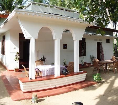 Little White House Trincomalee Bagian luar foto