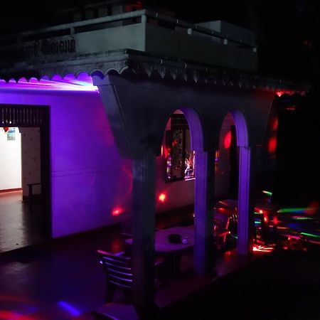 Little White House Trincomalee Bagian luar foto