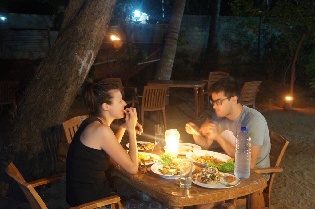 Little White House Trincomalee Bagian luar foto