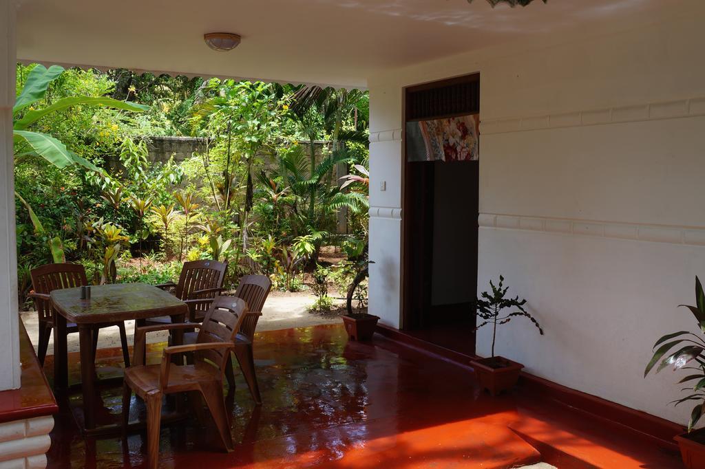 Little White House Trincomalee Bagian luar foto