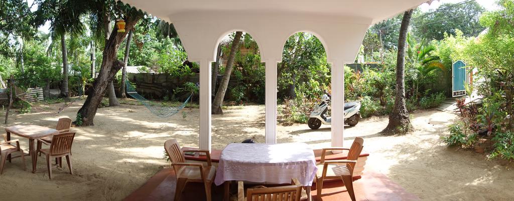 Little White House Trincomalee Bagian luar foto