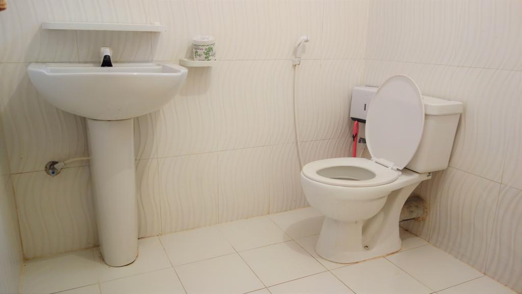 Little White House Trincomalee Bagian luar foto