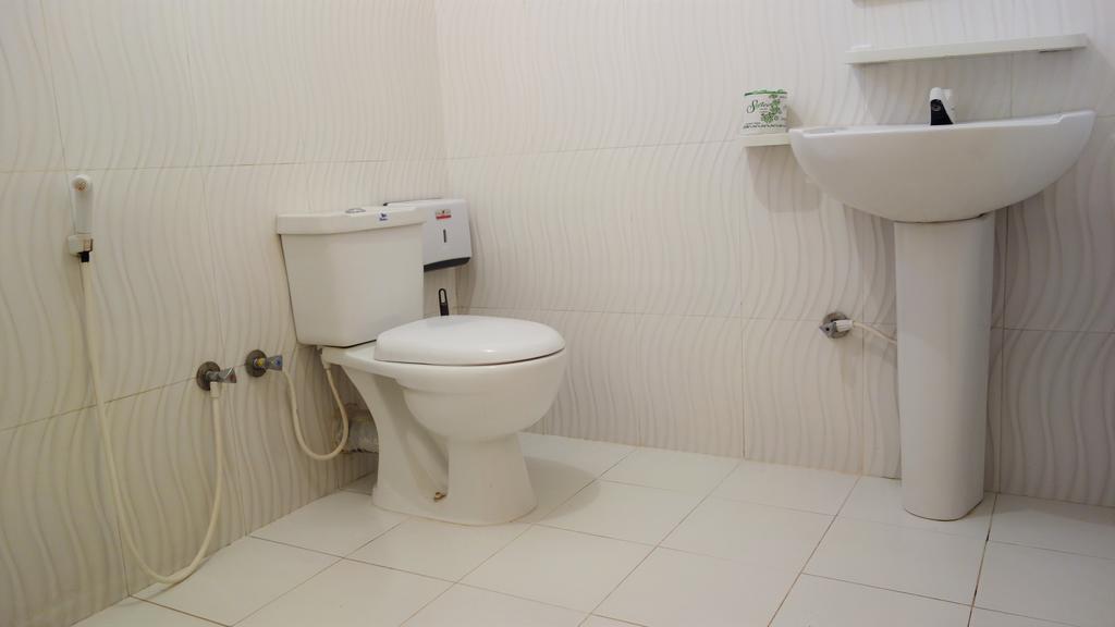 Little White House Trincomalee Bagian luar foto