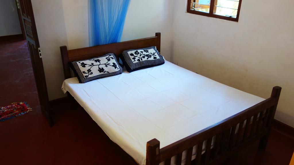 Little White House Trincomalee Bagian luar foto