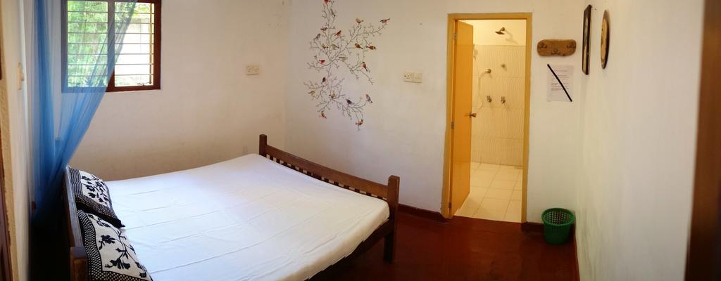 Little White House Trincomalee Bagian luar foto