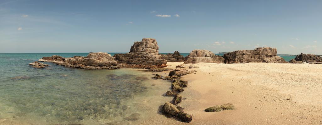 Little White House Trincomalee Bagian luar foto