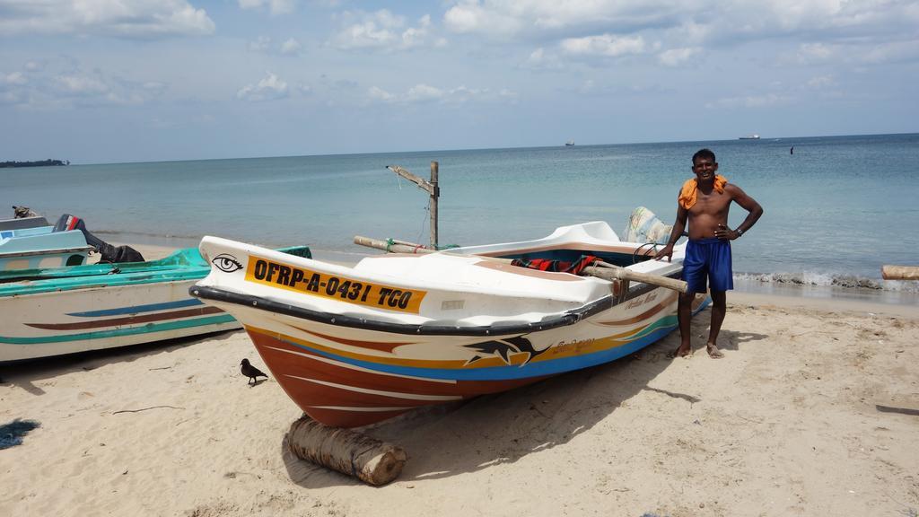 Little White House Trincomalee Bagian luar foto