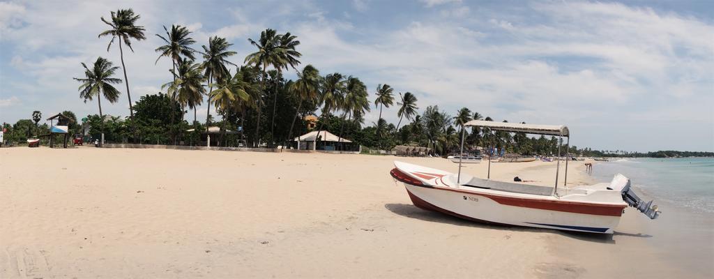 Little White House Trincomalee Bagian luar foto