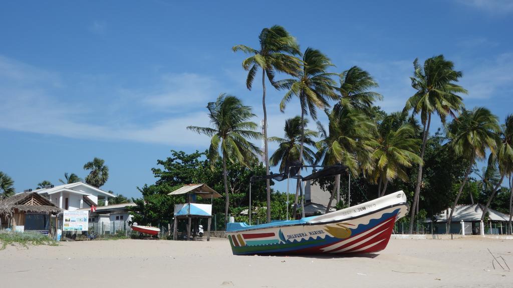 Little White House Trincomalee Bagian luar foto