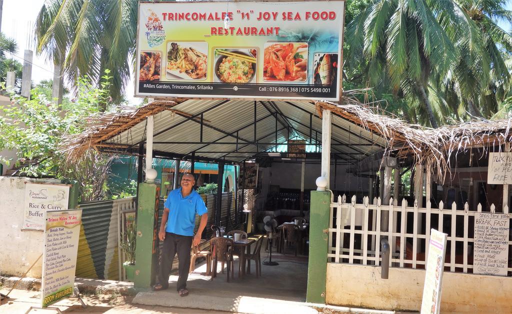 Little White House Trincomalee Bagian luar foto