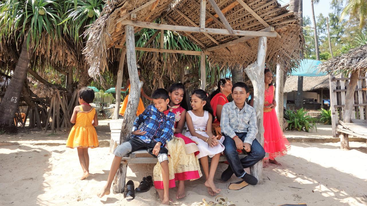 Little White House Trincomalee Bagian luar foto