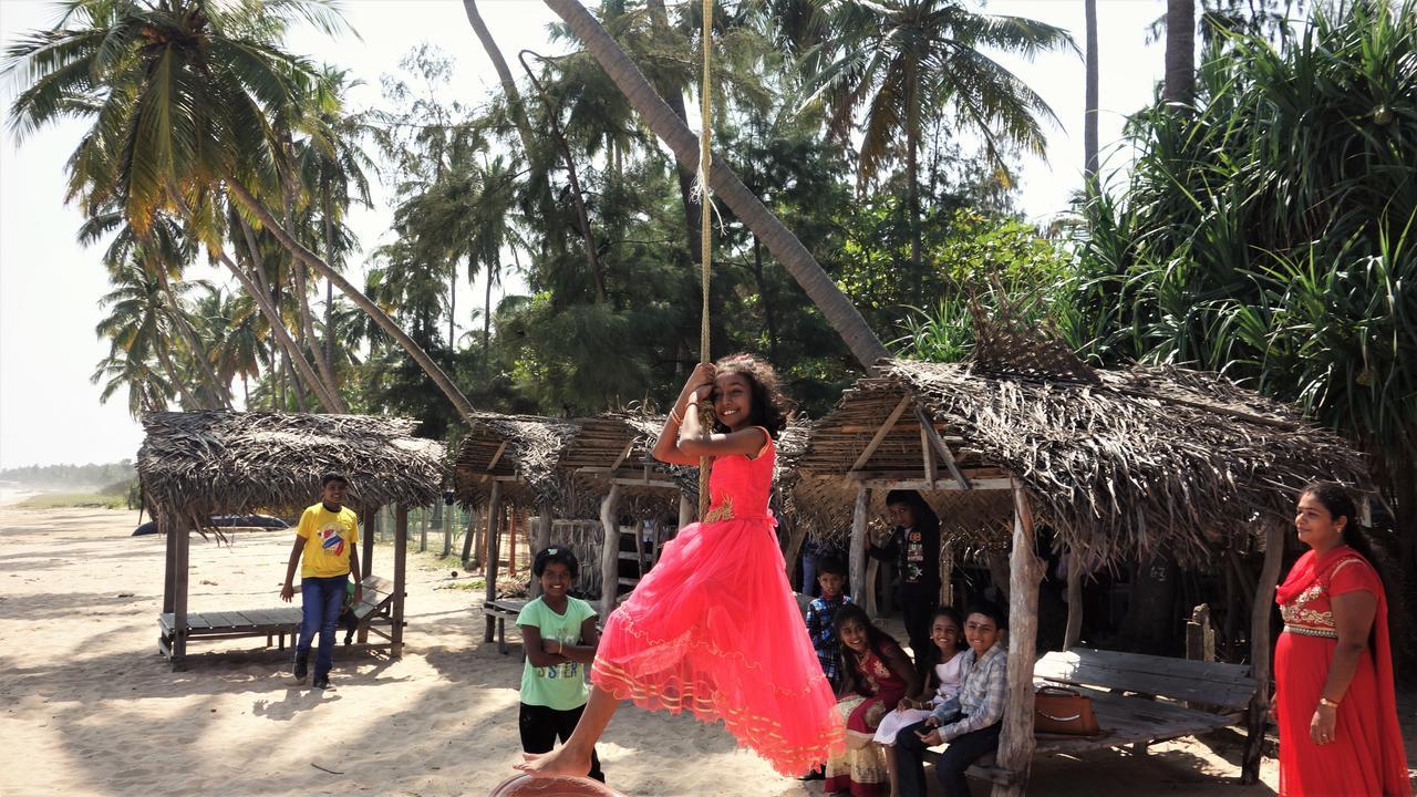 Little White House Trincomalee Bagian luar foto